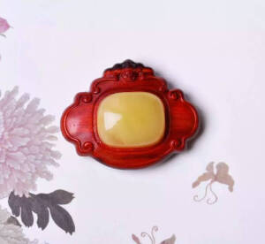 【木源•由心】只选用波罗的海天然蜜蜡 无烤色无优化蜡质 结合中式木镶材质科檀 5号尺寸:37*46厚18mm 重14g