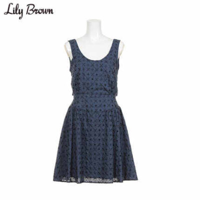 lilybrown 2015春夏新品 后背蝴蝶结小孔刺绣连衣裙