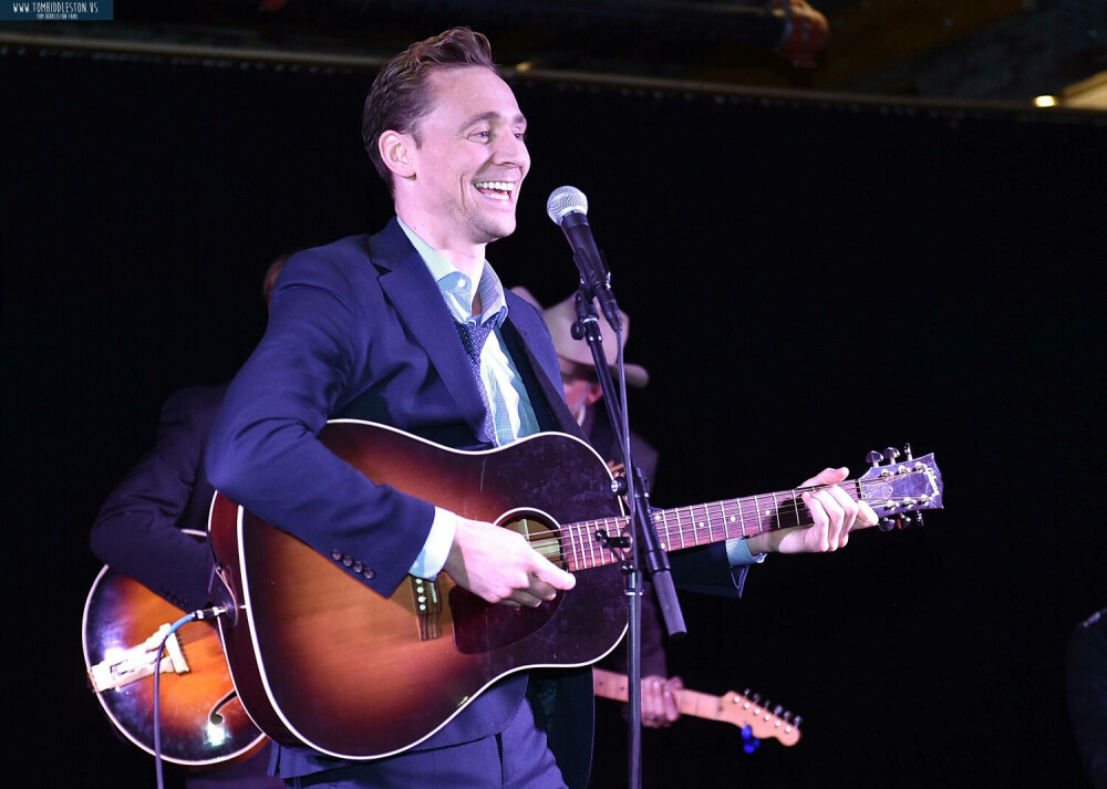 【猴姆独家】抖森Tom Hiddleston最新Nashville现场献唱《我看到了光》原声新单Hey Good Lookin'！ #漫威男神