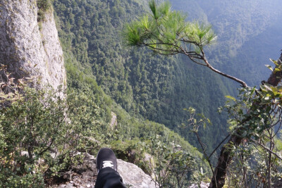 还有要穿专业的登山鞋，穿其他鞋就等着脚跟鞋一起废了，我又失误