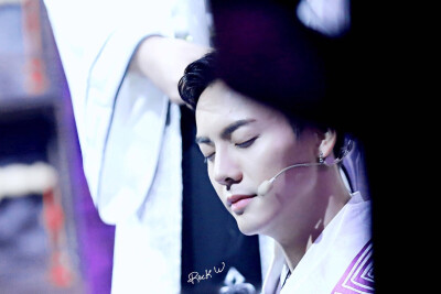 陈伟霆 我们都爱笑录制饭拍图 图源水印