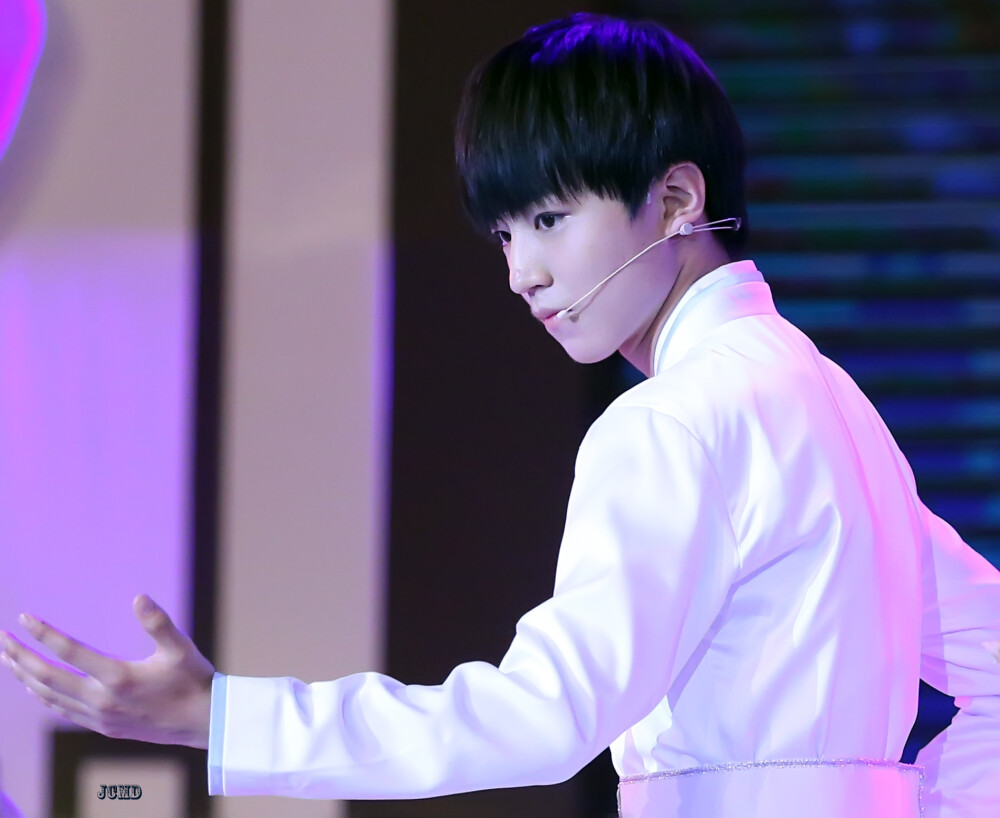 #王俊凯# #TFBOYS王俊凯# #TFBOYS# 151004 杭州步步高公开课 cr：TIAOQINGbbJCMDONG