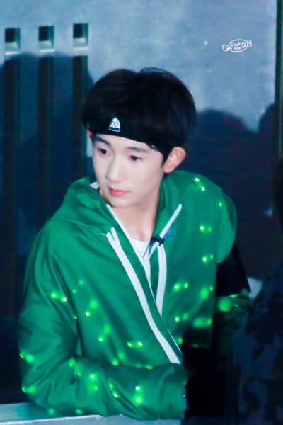 #王源 #tfboys王源 #tfboys iPhone手机壁纸桌面背景 高清 美颜