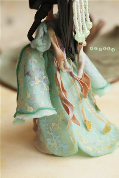 24节气古风拟人娃娃 不是汉服 发簪 发髻 此乃谷雨 今年最爱的颜色之一 灵感来自中世纪插画