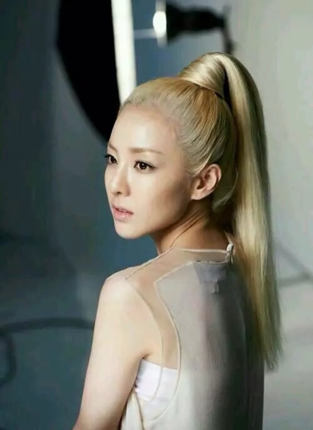 2ne1 Sandara 山兔子