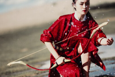 『北风动青丝，翻身向天仰射云，一箭正坠双飞翼。』 来自poco摄影师无限TX的古风人像摄影创作，宛如一部气势磅礴的古装大片的海报，太值得推荐了。。。 还有些poco摄影师的作品在《poco摄影师昆腾的唯美古风人像摄影…