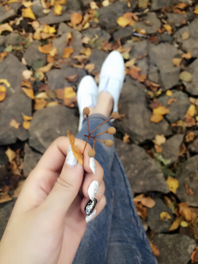 最近的日子过得有点不太平。小懒惰，小情绪，小忐忑，小郁闷，各种不爽。其实，这些也就是说说而已，好像我们习惯了一张口，就是一长串的不满和抱怨~~