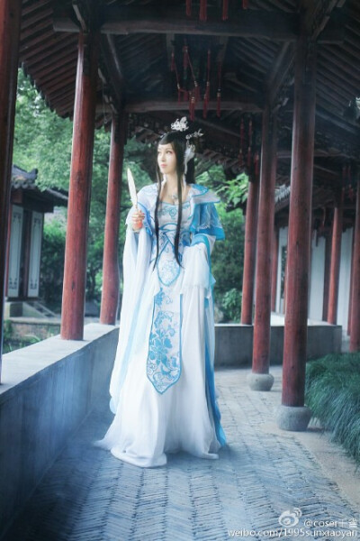 【cos正片】祸国——姜沉鱼——不得长相守， 青春夭舜华。 旧游今永已， 泉路已为家。 姜沉鱼cn千雀，妆面造型自理，摄影cn小兔，小天使cn自渡 蛋蛋@coser-蛋蛋 （辛苦了） 后期:@日夏工作室 服装：抄送@邕州司马小…