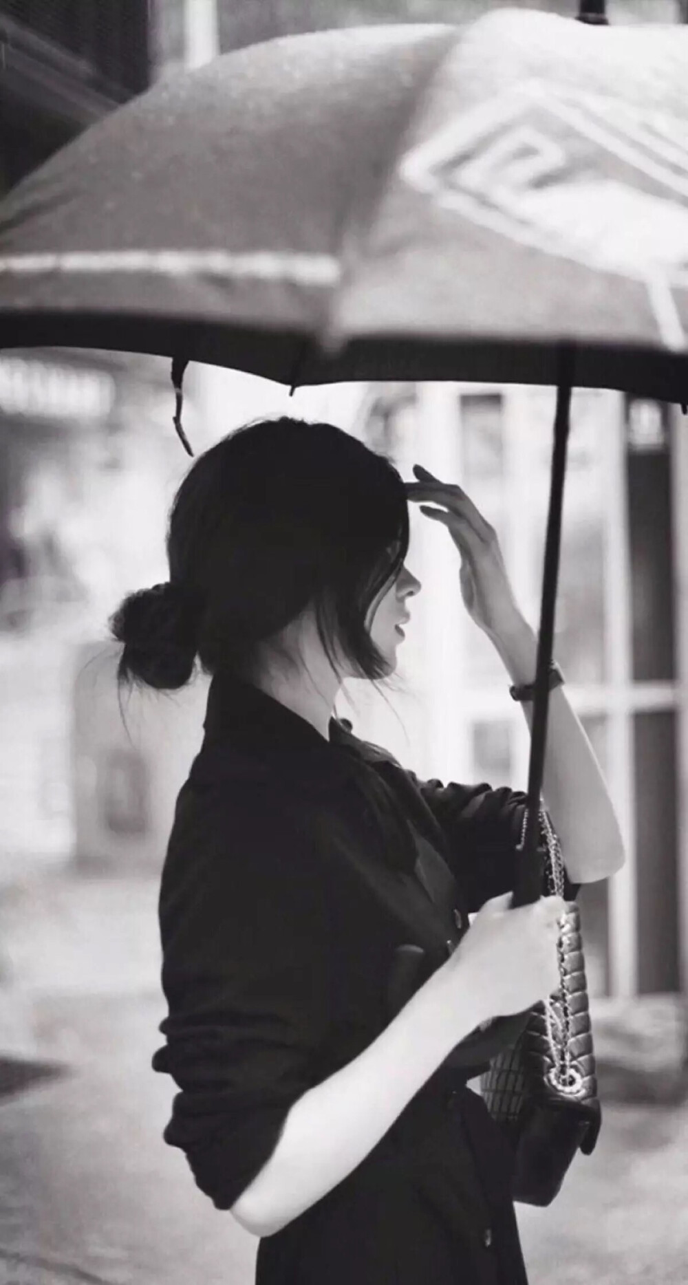 下雨了，为何不是你为我撑伞