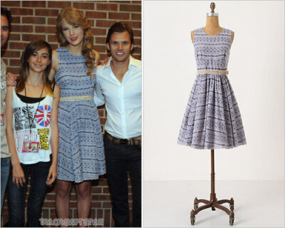 Event：Speak Now World Tour Meet &amp;amp; Greet | Indianapolis, IN | July 29, 2011 Dress：Anthropologie ‘Mompos Dress’ Taylor在SpeaNow世界巡回演唱会印第安纳州印第安纳波利斯站的M&amp;amp;G与粉丝合影…