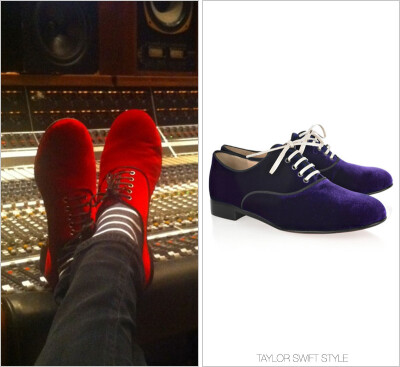 Event：Tweeting from the studio (x) | December 13, 2011 Shoes：Christian Louboutin ‘Fred Velvet Lace Up Flats’ Taylor在自己22岁生日当天发推表示正在某录音室。