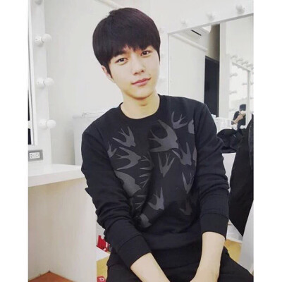 【INS】151025#金明洙#更新一则 翻译 我来晚了 对不起 谢谢~^ ^ by 谷歌