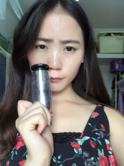 #一步裸妆BB霜#最自然最服帖最薄的水粉BB.最重要的是持久不脱妆，而且也不会花。 主要是特别细腻好推开，用手就直接推开，太棒了。