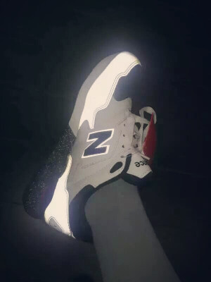 ＃韩国代购＃New Balance/NB＃。被国人评价屌炸天的NB878新款，白天阳光下有银光折射，晚上是夜光，各种炫酷韩网到处秀这款鞋子，顺便说下日本卖1200，国内无货、首尔开始断货。