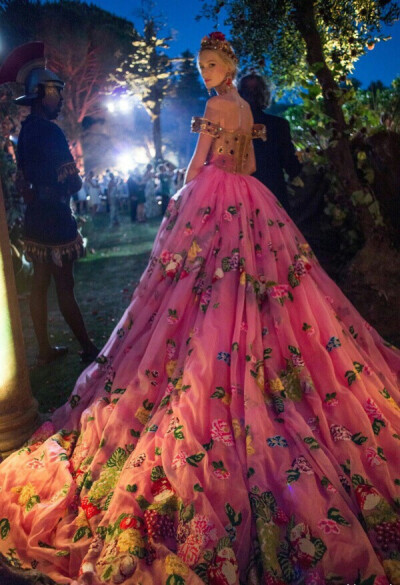 女生的梦 每个女生都会喜欢 美美哒的婚纱 总有你喜欢的 喜欢的收藏起来