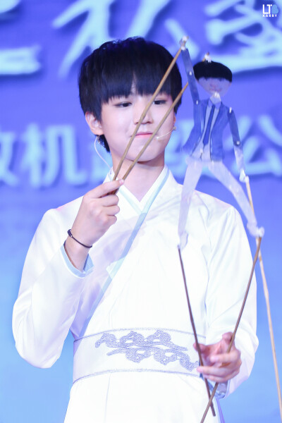 #王俊凯# #TFBOYS王俊凯# #TFBOYS# 151004 杭州步步高公开课 cr：王俊凯遛图博