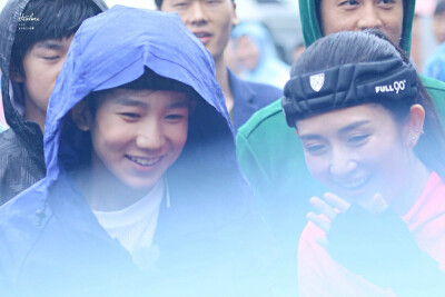 和娜姐聊什么呢