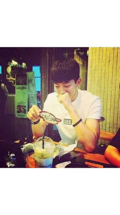 南柱赫手机壁纸iPhone6plus壁纸
