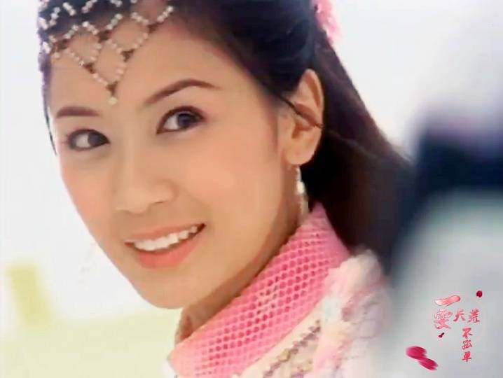 贾静雯《倚天屠龙记》【赵敏】胭脂唇香残， 酒暖玉颊暄。 抛却凡俗事， 来隐桃花源。 闲来画眉乐， 笑嫣然。@恋恋佳人終难忘