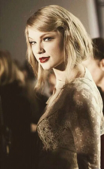 霉霉的红唇最美了