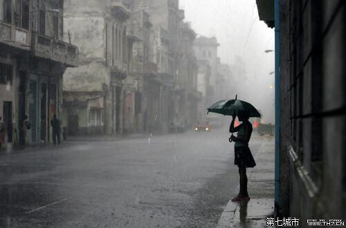 一个人的雨景