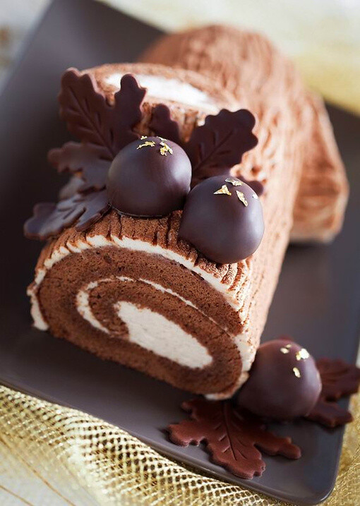 巧克力树根奶油蛋糕。