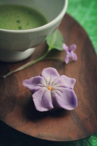 日式点心，紫芋樱花和菓子。