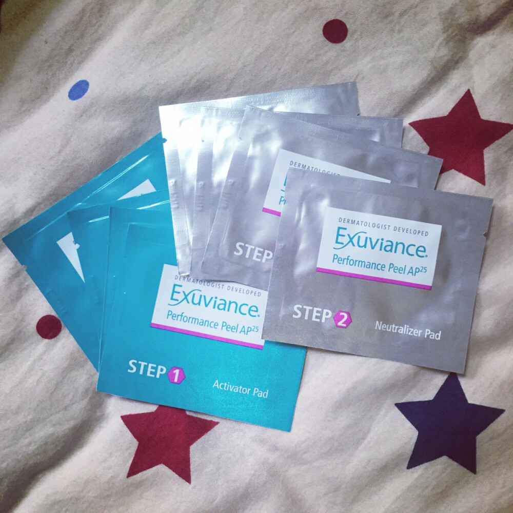 Exuviance果酸套装 目前用过见效最快的果酸产品，Exuviance Performance Peel AP25果酸套装，这个品牌主打的医疗美容产品，使用的又都是草木提取的成分所以很温和。当然刷酸这种事情因人而异，我是第一次用就能看出效果，黑头变淡，皮肤上的小疙瘩也不见了，闭口刷一次看不出什么效果，但是总体来说值得回购。敏感肌肤谨慎使用，厚油皮一周两次。