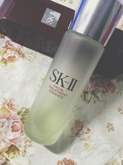 #安利好货##必败化妆水#SKII 护肤精华露(神仙水)215ml 就如它的名字一样，SK-II的精华如同神仙水一般的存在，各种皮肤粗糙、痘痘、暗沉问题都一呼百应，最深层的滋养和爱护。内含92.7%的天然活肤酵母精华Pitera，一…