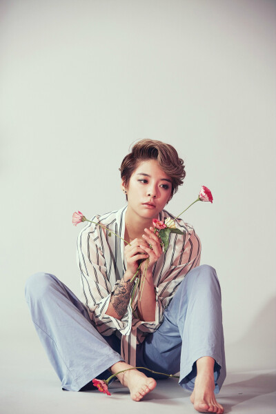 f(x) 4walls Amber 刘逸云