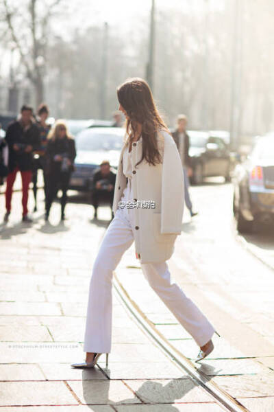 阔腿裤与尖头高跟绝配