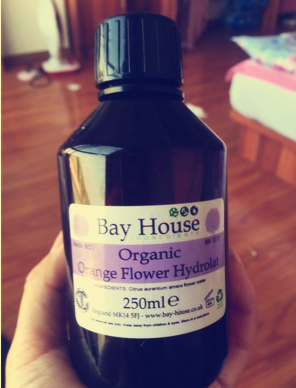 *Bay House橙花水*bh的橙花味道果然好闻，比其他的好闻多了。很大的一罐，坚持天天做面膜，见效很快，去黄特别明显，肤色提亮了很多！！脸上痘痘和粉刺也少了很多，效果一流！！！怪不得那么多人喜欢用~