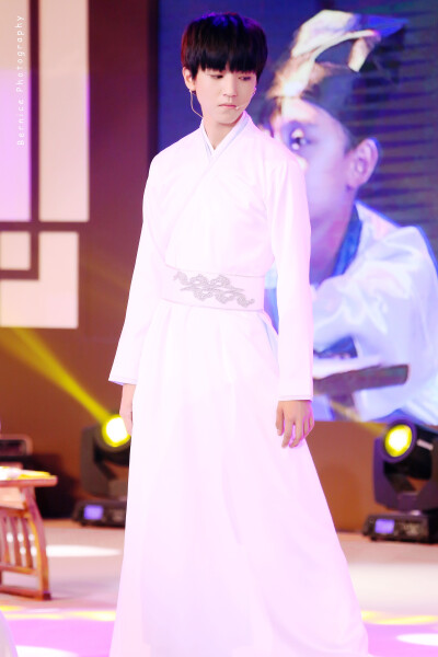 #王俊凯# #TFBOYS王俊凯# #TFBOYS# 151004 杭州步步高公开课 cr：吾家虎牙初长成