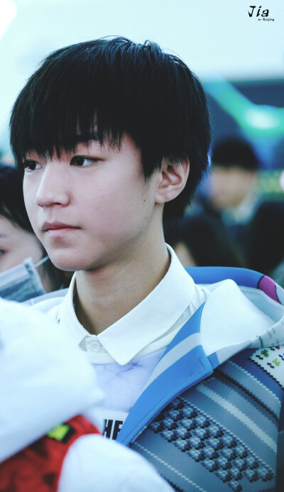 #王俊凯# #TFBOYS王俊凯# #TFBOYS# 141230 深圳宝安机场-南京禄口机场 cr：镓镓In北京