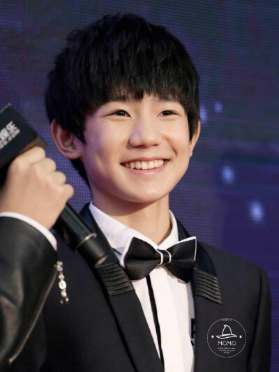  #1108王源的森林小夜曲# #1108王源15岁生日快乐# #TFBOYS王源# 世上最厉害的神——王源，15岁生日快乐，要好好吃饭，好好长大哦[可爱]