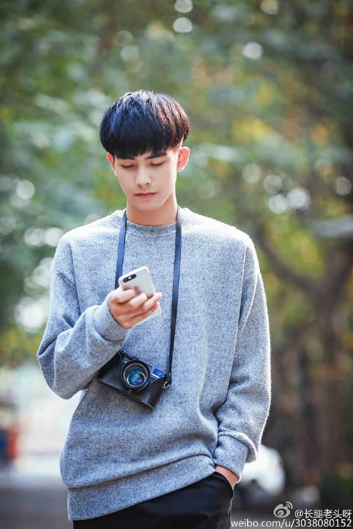 宋威龙长腿老头安静的美男子