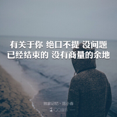 当时年轻明月无暇。