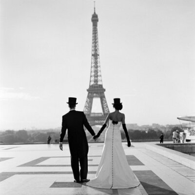 Rodney Smith，美国摄影师 1970年毕业于弗吉尼亚大学，1973年在耶鲁大学取得了神学硕士学位，在耶鲁时师从Walker Evans研习摄影。 其作品极具个人风格，他总爱用黑白的形式去呈现时尚照片，古典的对称和平衡在他的作…