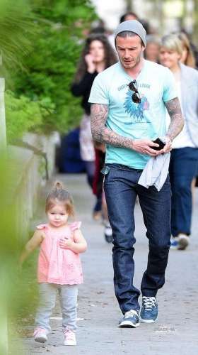 贝爸终于不抱小七了