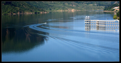 秦王湖，原名东石岭水库，始建于1969年，1978年主体完工，面积约9平方公里，位于河北省沙河市西部山区