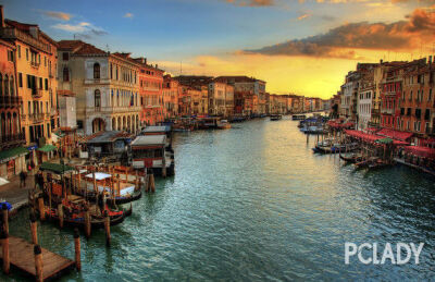 3.The City of Venice威尼斯 浪漫的代名词-威尼斯有可能因为洪灾只剩下70年的寿命，这代表乘坐gondola(贡多拉)和品尝美味的义式冰淇淋将会成为绝响。