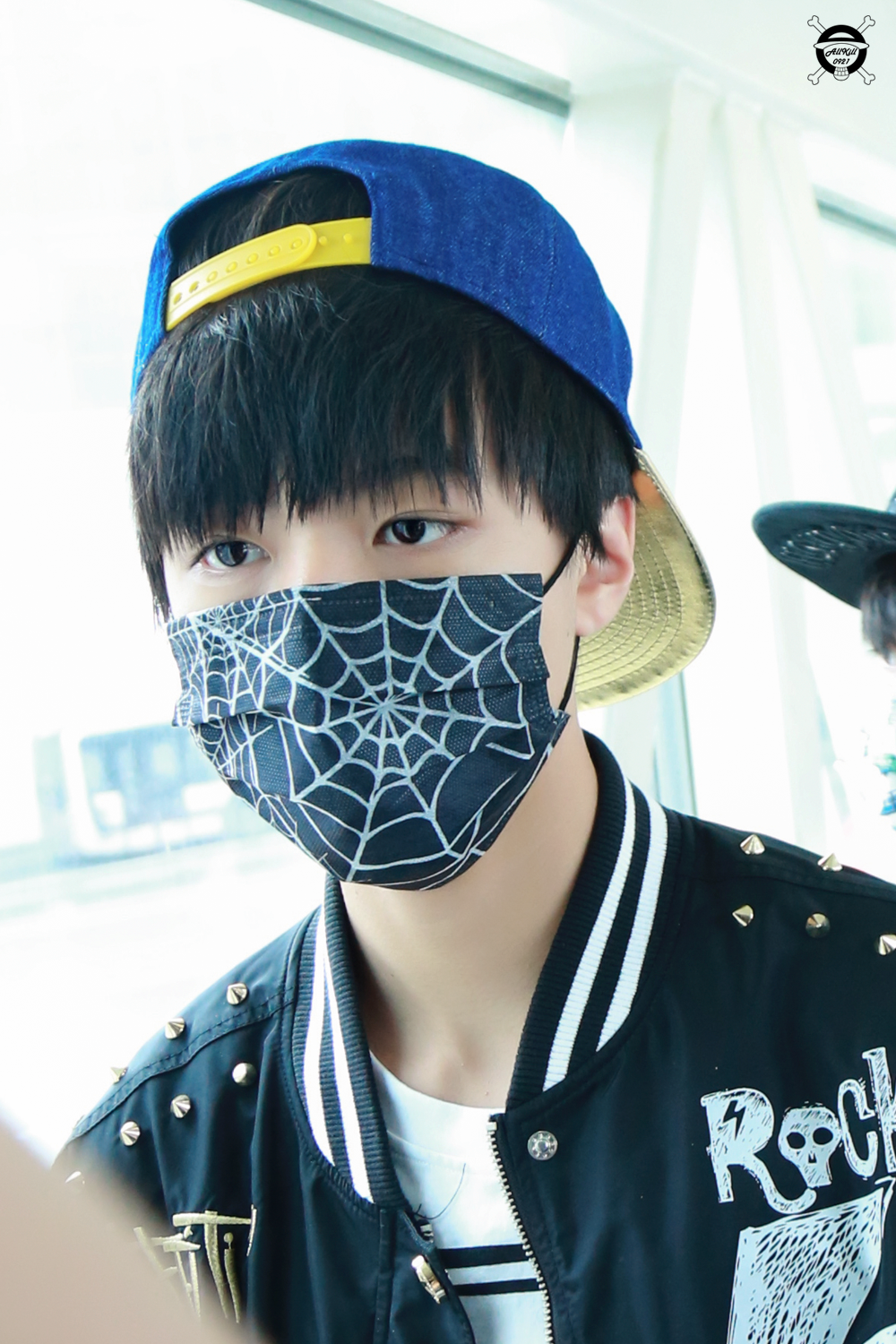 #王俊凯# #TFBOYS王俊凯# #TFBOYS# 151009 上海虹桥机场-重庆江北机场 cr：AllKill0921