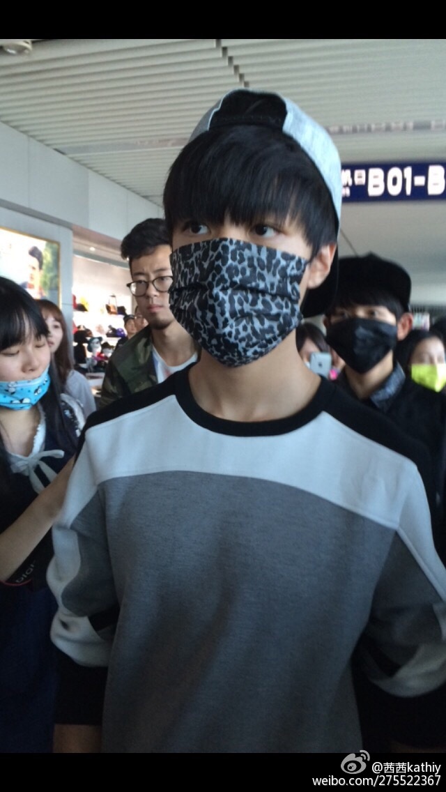 #王俊凯# #TFBOYS王俊凯# #TFBOYS# 151014 重庆江北机场-无锡硕放机场 cr：茜茜kathiy