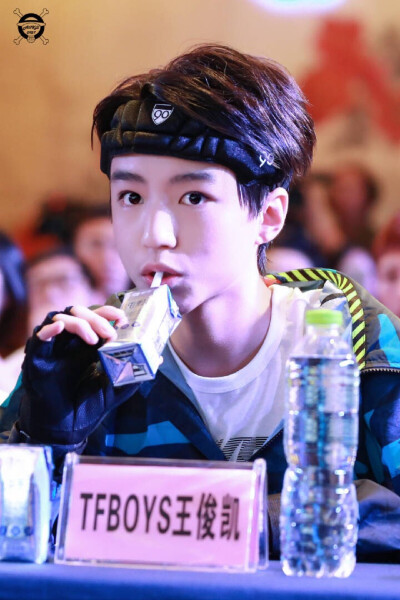 #王俊凯# #TFBOYS王俊凯# #王俊凯的加速青春# 151104 深圳全员加速中发布会