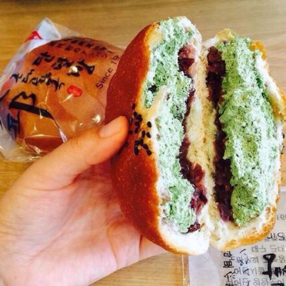 抹茶红豆奶油面包