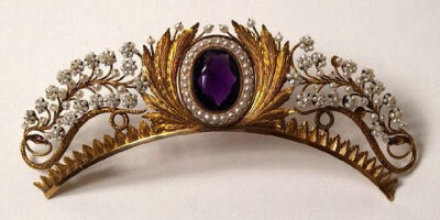 十九世纪头饰。黄金与珍珠,紫水晶