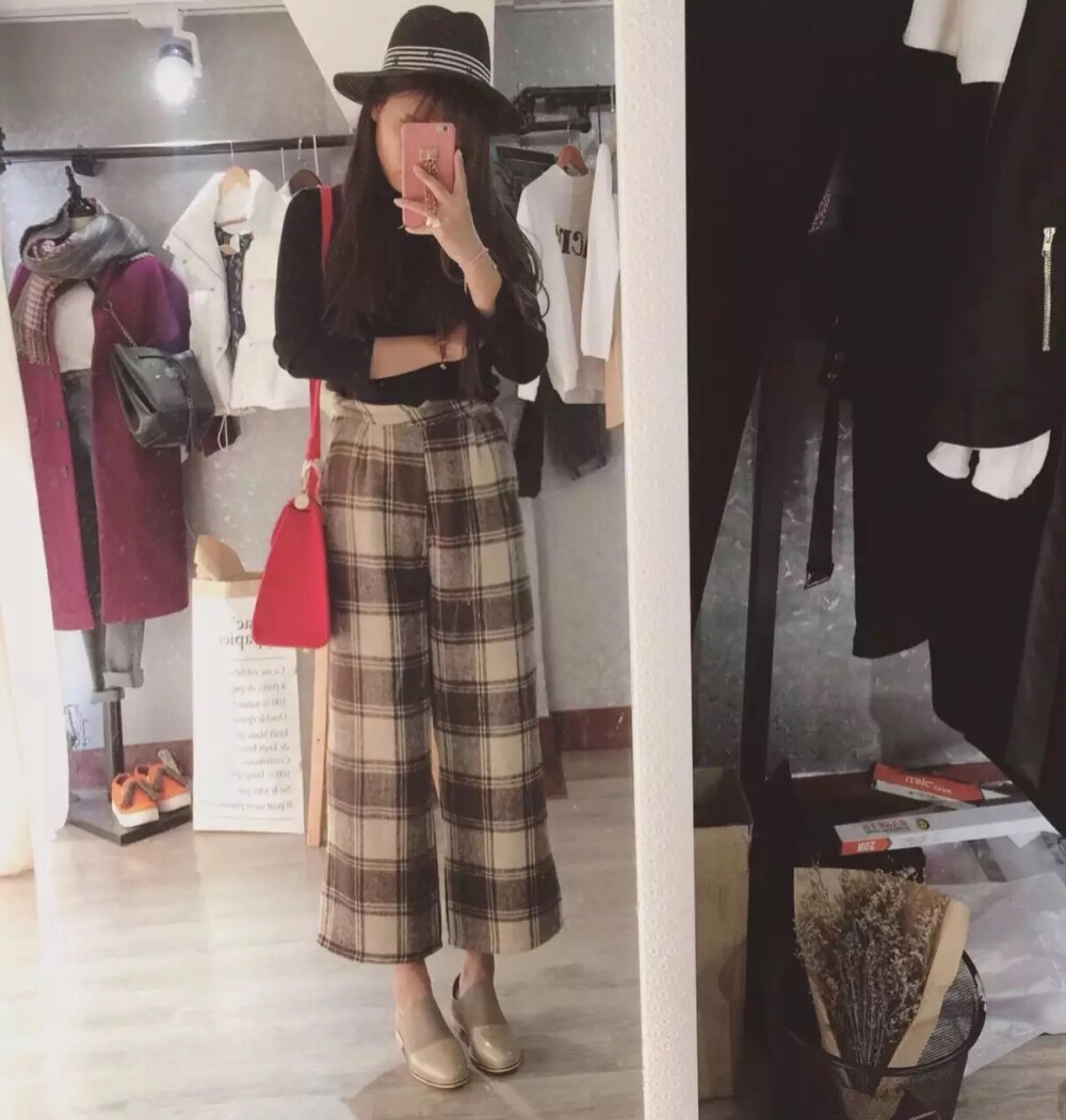 羊毛呢阔腿裤。