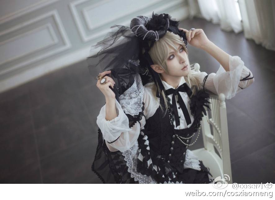 coser小梦: #lolita私影# #Master's# ——【黑百合·隐秘舞踏】—— My stained lily, dancer of life, Come and go as you please,When free things are owned,They always wither and die. 出境+妆面+后期：原po 摄影：@真的魂魂 协力：@B世纪-华山 @古典玩偶ClassicalPuppets