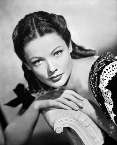 【吉恩·蒂尔尼 Gene Tierney】1920年11月19日--1991年11月6日，1945年以《狂恋》获奥斯卡最佳女主角提名。