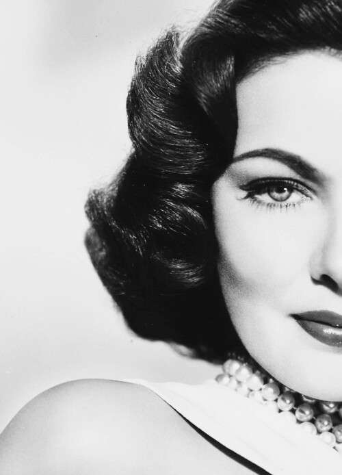 【吉恩·蒂尔尼 Gene Tierney】1920年11月19日--1991年11月6日，1945年以《狂恋》获奥斯卡最佳女主角提名。